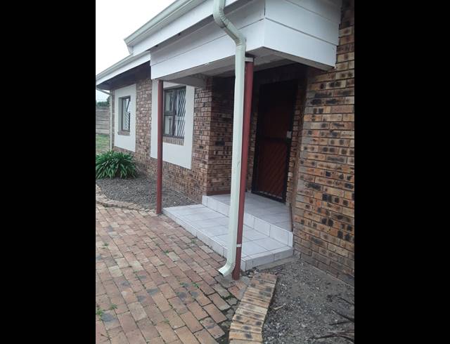 3 BEDROOM APARTMENT FOR SALE IN AMAJUBA PARK